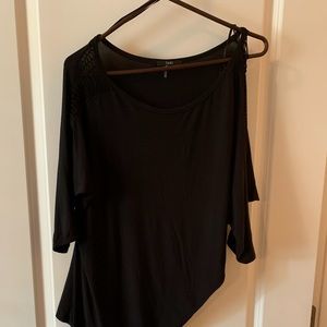 Tart asymmetrical top. Nice shoulder detail.